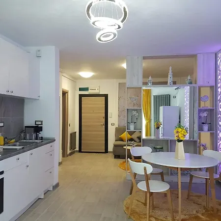 Bianca Apartment At Alezzi Beach Resort Năvodari